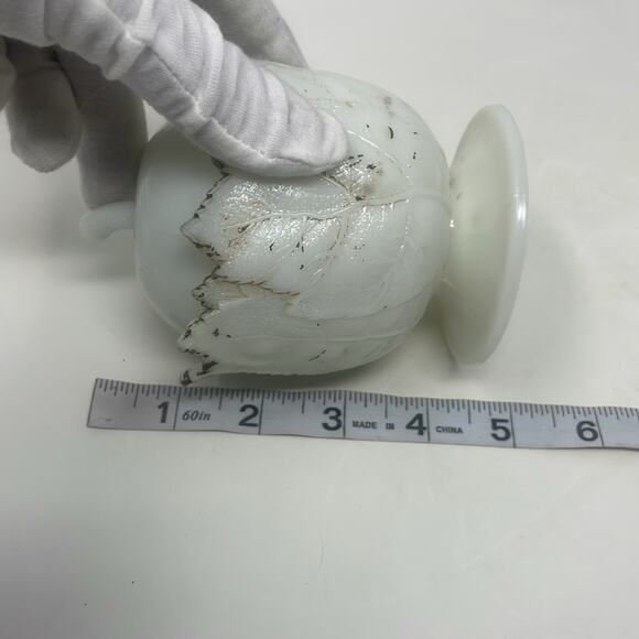 Vintage 19th Century Westmoreland Milk Glass Apple Jar - Picture 8 of 8